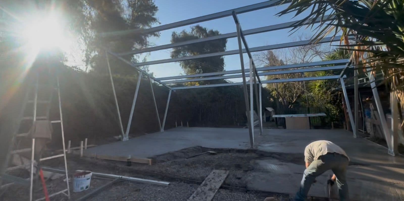 Instalación de estructura metálica para paneles