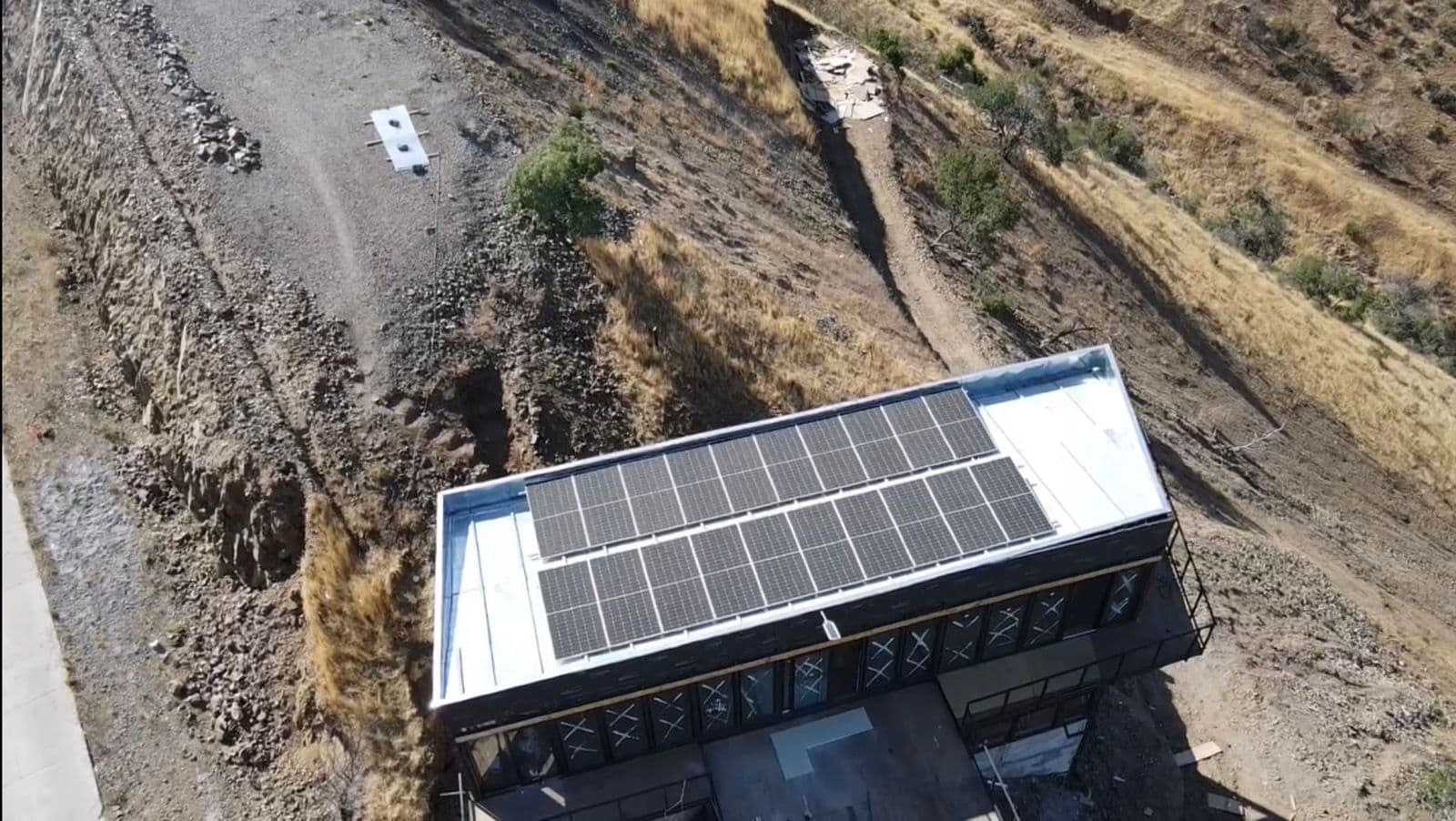 Paneles solares instalados, vista aérea